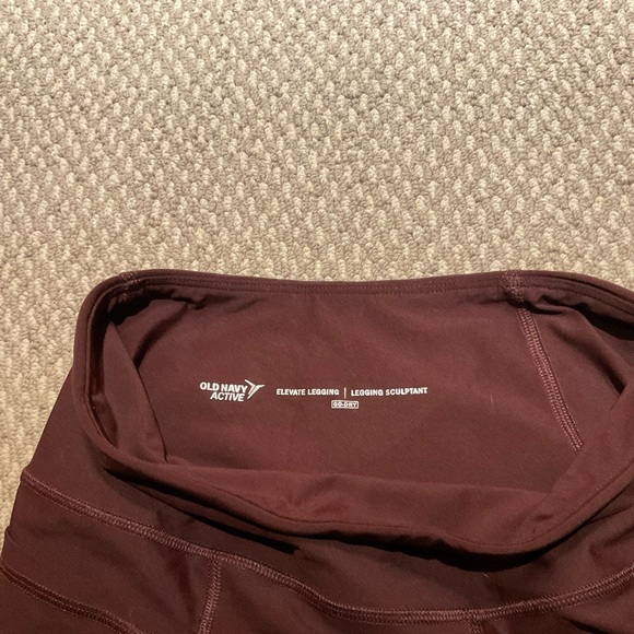 Burgundy Old Navy Active 7/8 Leggings - Picture 4 of 4